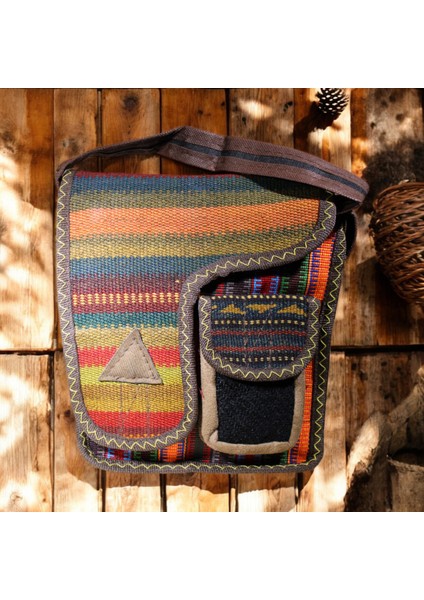 El Dokuma Kilim Desenli Omuz Çantası – Eşsiz ve Şık Tasarım Tek Cep (En: 20CM, Boy: 23CM, Genişlik: 6cm)