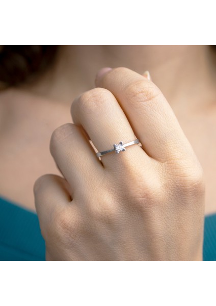 Gıbyjewel Düz Kare Tırnak (Arası Kontürlü) 925 Ayar Gümüş Tektaş Yüzük -3 mm fiyatları