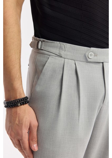 Erkek Gri Klasilk Bel Pileli Apolet Detaylı Carrot Fit Pantolon A51Y3026 fırsatları