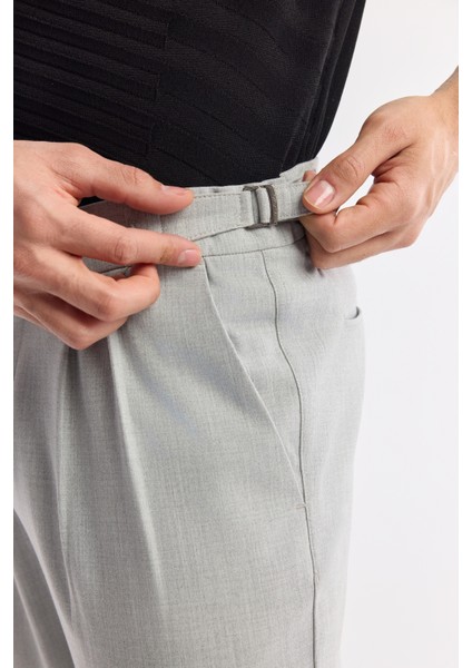 Erkek Gri Klasilk Bel Pileli Apolet Detaylı Carrot Fit Pantolon A51Y3026 indirimleri
