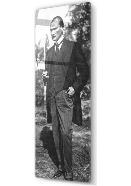 Ulu Önder Mustafa Kemal Atatürk Siyah-Beyaz Cam Tablo- Ev ve Ofis Dekorasyonu-Hediyelik-Dekoratif-Atatürk-Modern