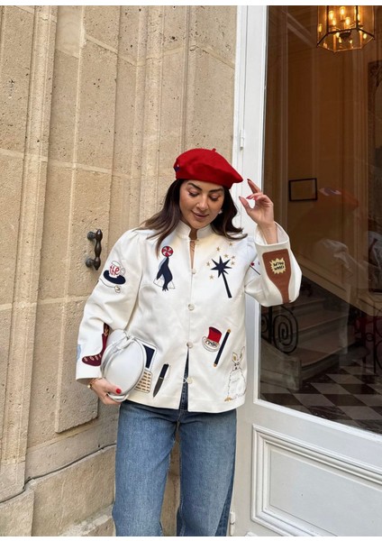 Kadın Ekru Hakim Yaka Nakışlı Figür Detaylı Tasarım Ceket fiyatları