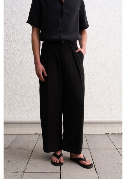 Pilili Dökümlü Siyah Pantolon