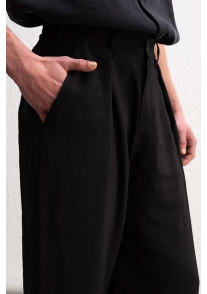 Pilili Dökümlü Siyah Pantolon indirimleri