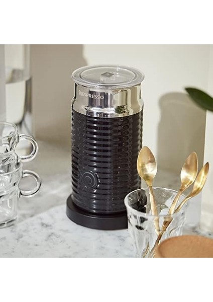 Aeroccino 3 Süt Köpürtücü, Elektrikli Süt Köpürtücü, 120 ml Kremsi Süt Köpüğü ve 240 ml Sıcak Süt İçin, Siyah