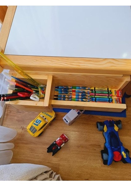 Woodnjoy Doğal Ahşap Duyusal Çocuk Aktivite Masası Oyun Masası ve Çocuk Çalışma Masası 1 Sandalye Seti(Rulo Aparalı ve Kırtasiye İstasyonlu)