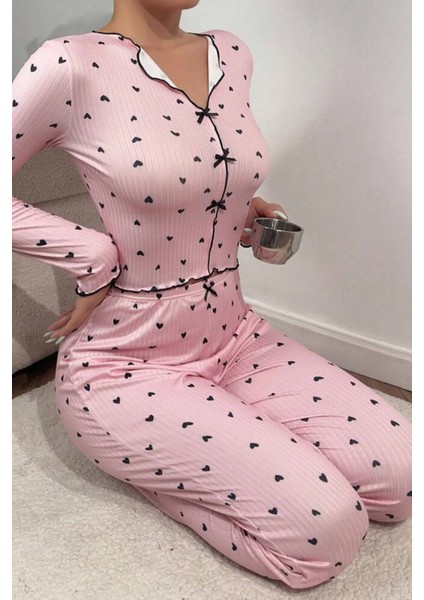 V Yaka Baskılı Fiyonk Detaylı Uzun Pijama Takımı fırsatları