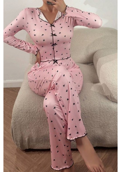 V Yaka Baskılı Fiyonk Detaylı Uzun Pijama Takımı indirimleri