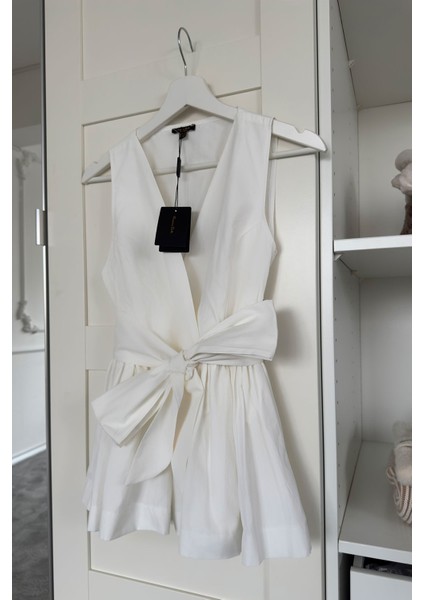 Sıfır Kol Fırfırlı Marka Bluz- Beyaz fiyatları