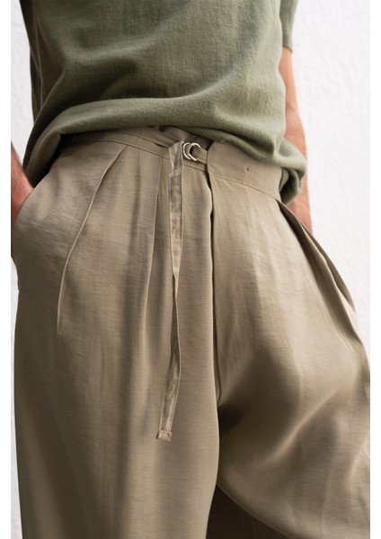 Dökümlü Kemer Detaylı Haki Pantolon modelleri