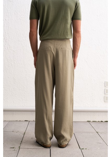 Dökümlü Kemer Detaylı Haki Pantolon fırsatları
