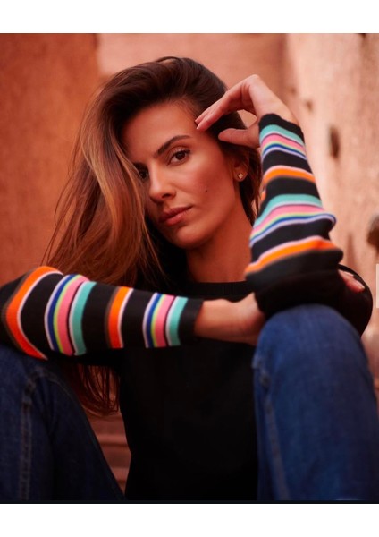 Kolları Şeritli Siyah Sweatshirt