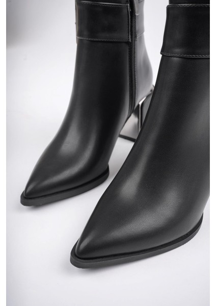 Chily Kemer Ve Toka Detaylı Kalın Topuklu Kadın Bot