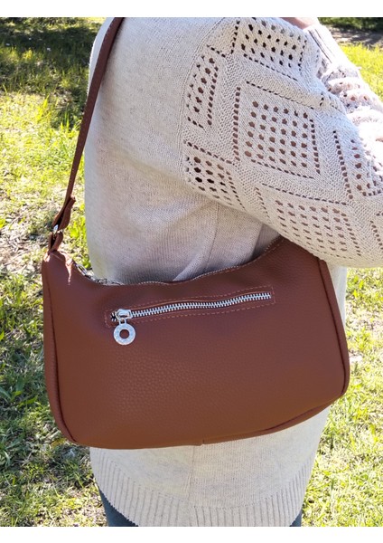 Kadın Deri Akseuar Detaylı Askılı Mini El Omuz Baget Çanta