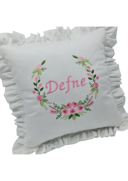 Isimli Rococo Laruel Desenli Takı Yastığı Pembe Işlemeli Fırfırlı Beyaz 40X40 cm