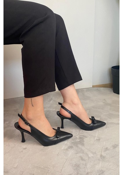 Kadın Madame Siyah Cilt Fiyonk Detaylı Arkası Acık 9 cm Ince Topuklu Ayakkabı