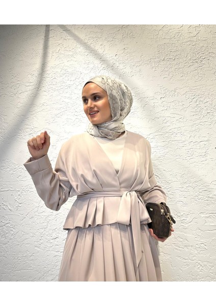 Moda Ala Belden Bağlamalı Ceketli Takım Bej modelleri