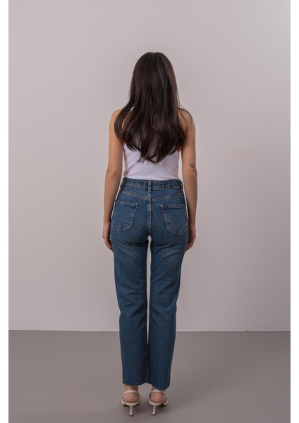 Kadın Koyu Mavi Kesik Paça Likralı Yüksek Bel Jean modelleri
