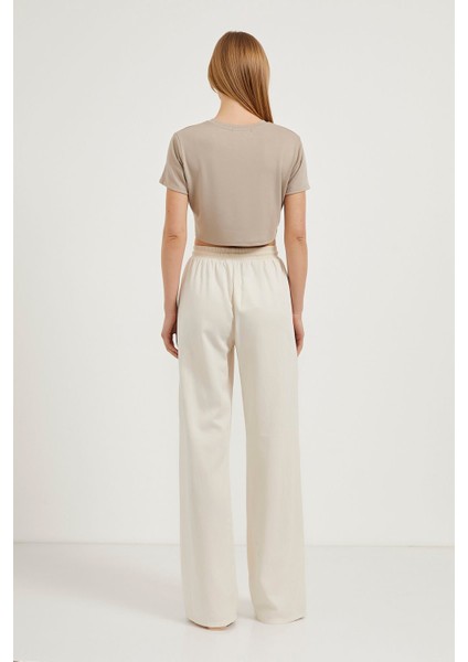 Bisiklet Yaka Crop Soft T-Shirt fırsatları