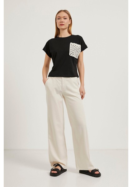 Cep Detaylı Bisiklet Yaka T-Shirt
