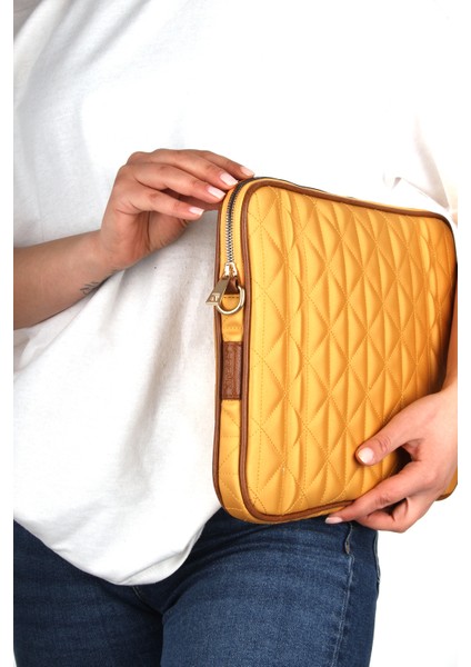 GK67 Macbook Air Pro 13 & 13.3 Inç Laptop Kılıfı Kapitone Uzun Askılı Sıvıya Dayanıklı Kumaş