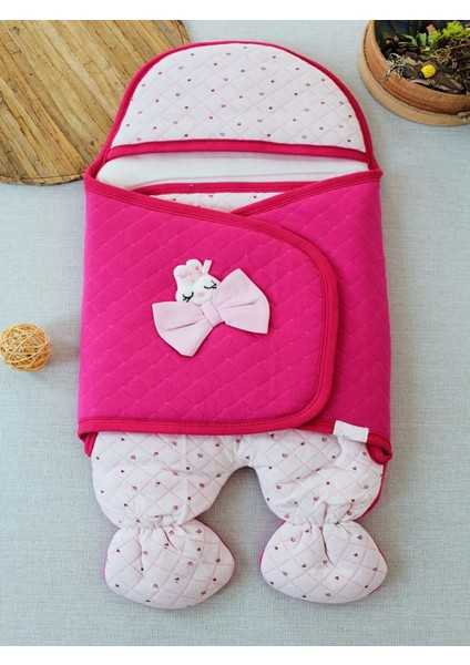 Yenidoğan Açılır Kucaklı Fiyonk Detay Ayaklı Kız Bebek Kundak