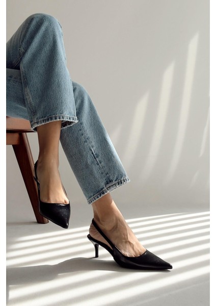 Famous Siyah Topuklu Ayakkabı