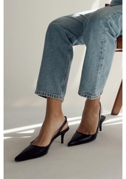 Famous Siyah Topuklu Ayakkabı fırsatları