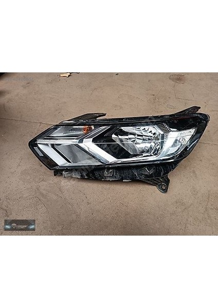 Tp RN-FR-026 - Far Sağ Siyah Sandero Iıı