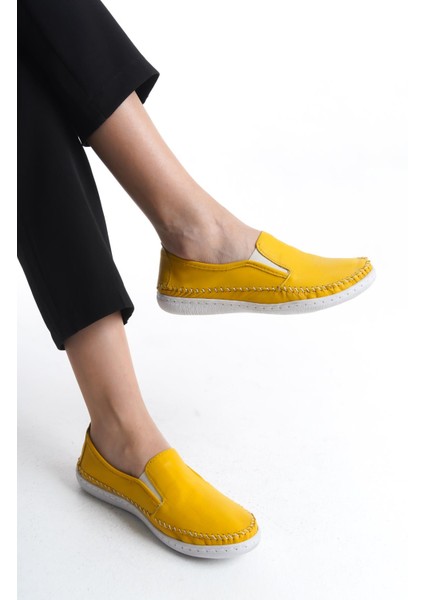 Kadın Deri Yanı Lastikli Babet Dikişli Slip-On Tam Kalıp Günlük Ayakkabı