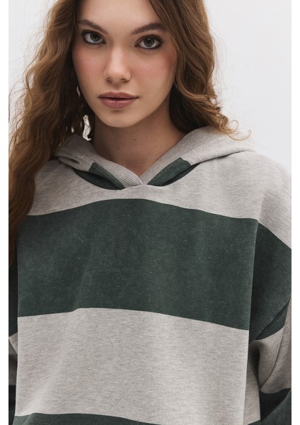 Kapüşonlu Çizgili Sweatshirt