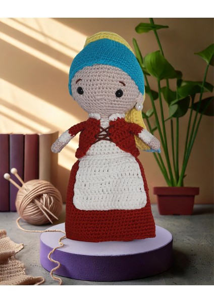 Inci Küpeli Kız - Amigurumi Bebek 21 cm - El Yapımı Sanatsal Örgü Oyuncak