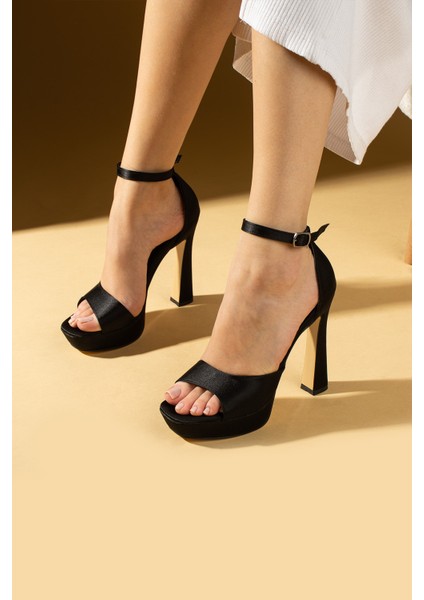 Önü Açık Tek Bant Tokalı Kalın Topuklu Platform Kadın Ayakkabı 59-60-24saten