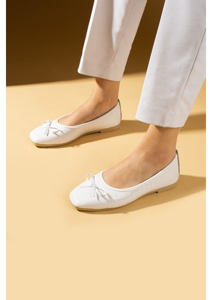 Küt Burunlu Kroko Desenli Fiyonk Detaylı Rahat Kalıp Babet 81-140-25KROKO