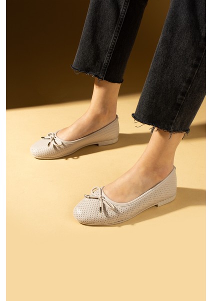 Lazer Kesim Fiyonk Detaylı Rahat Taban Kadın Babet 57-34-25LAZER