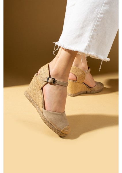 Hasır Dolgu Taban Önü Kapalı Tokalı Kadın Sandalet 69-71-24SÜET fiyatları