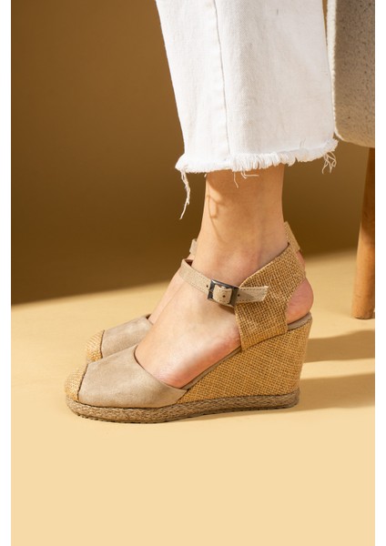 Hasır Dolgu Taban Önü Kapalı Tokalı Kadın Sandalet 69-71-24SÜET modelleri