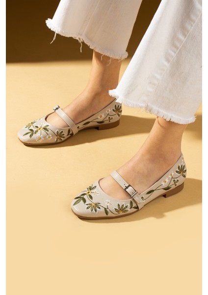 Çiçek Desenli Tokalı Rahat Kalıp Kadın Babet 69-011-25CILT