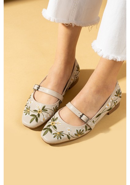 Çiçek Desenli Tokalı Rahat Kalıp Kadın Babet 69-011-25CILT fiyatları