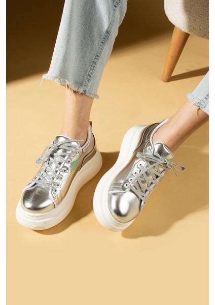 Yüksek Taban Bağcıklı Comfort Kadın Sneakers 36-1050-25 fiyatları