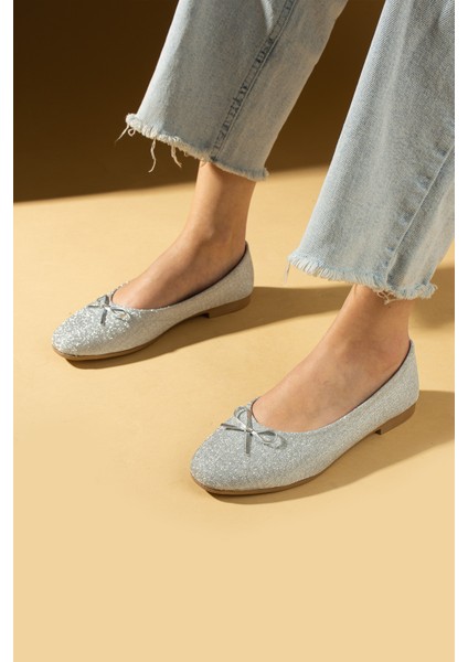 Simli Fiyonk Detaylı Rahat Taban Comfort Kadın Babet 57-47-25SIM