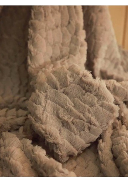 Açık Gri Renkte Peluş Kumaş fırsatları