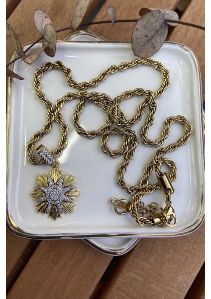 Çelik Burgu Zincirde Plaka Üstü Motif Kolye 66CM