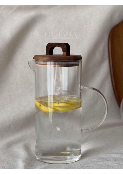 Akasya Kapaklı Borosilikat Cam Çizgili Model Sürahi (1300 Ml)