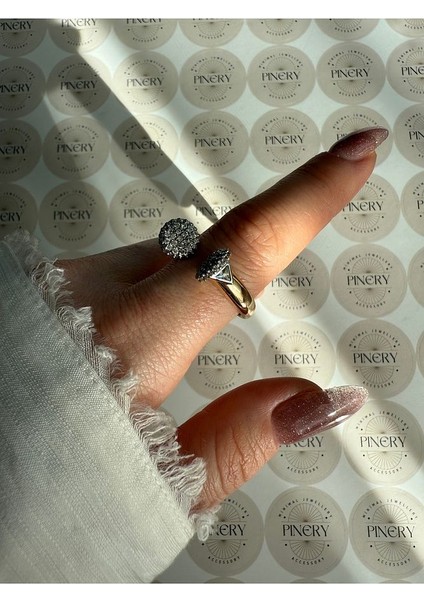 Vıp Seri - Oval Zirkon Taşlı Alttan Ayarlamalı Kadın Yüzük fiyatları