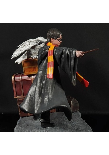 Harry Potter Hogwarts'da Ilk Yıl Boyalı Figür modelleri