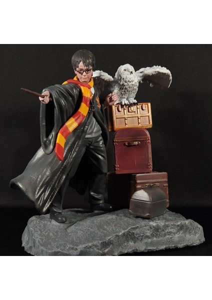 Harry Potter Hogwarts'da Ilk Yıl Boyalı Figür indirimleri