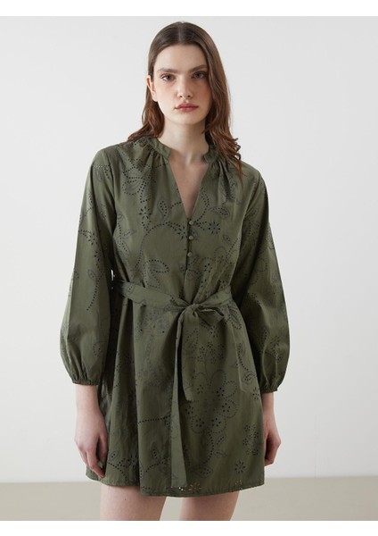 Lcw Vision Kaçık Yaka Kendinden Desenli Brode Kadın Elbise