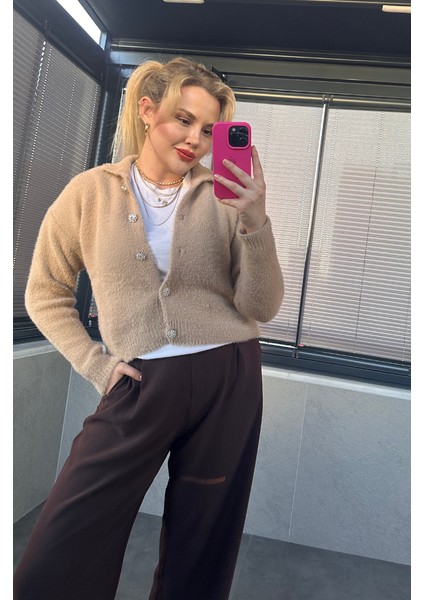 Yaka Detaylı Gümüş Taş Düğmeli Camel Hırka indirimleri