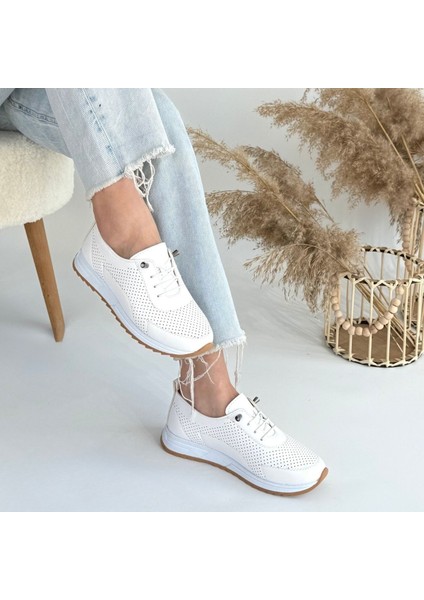 Tone Beyaz Cilt Bağcıklı Spor Ayakkabı fırsatları